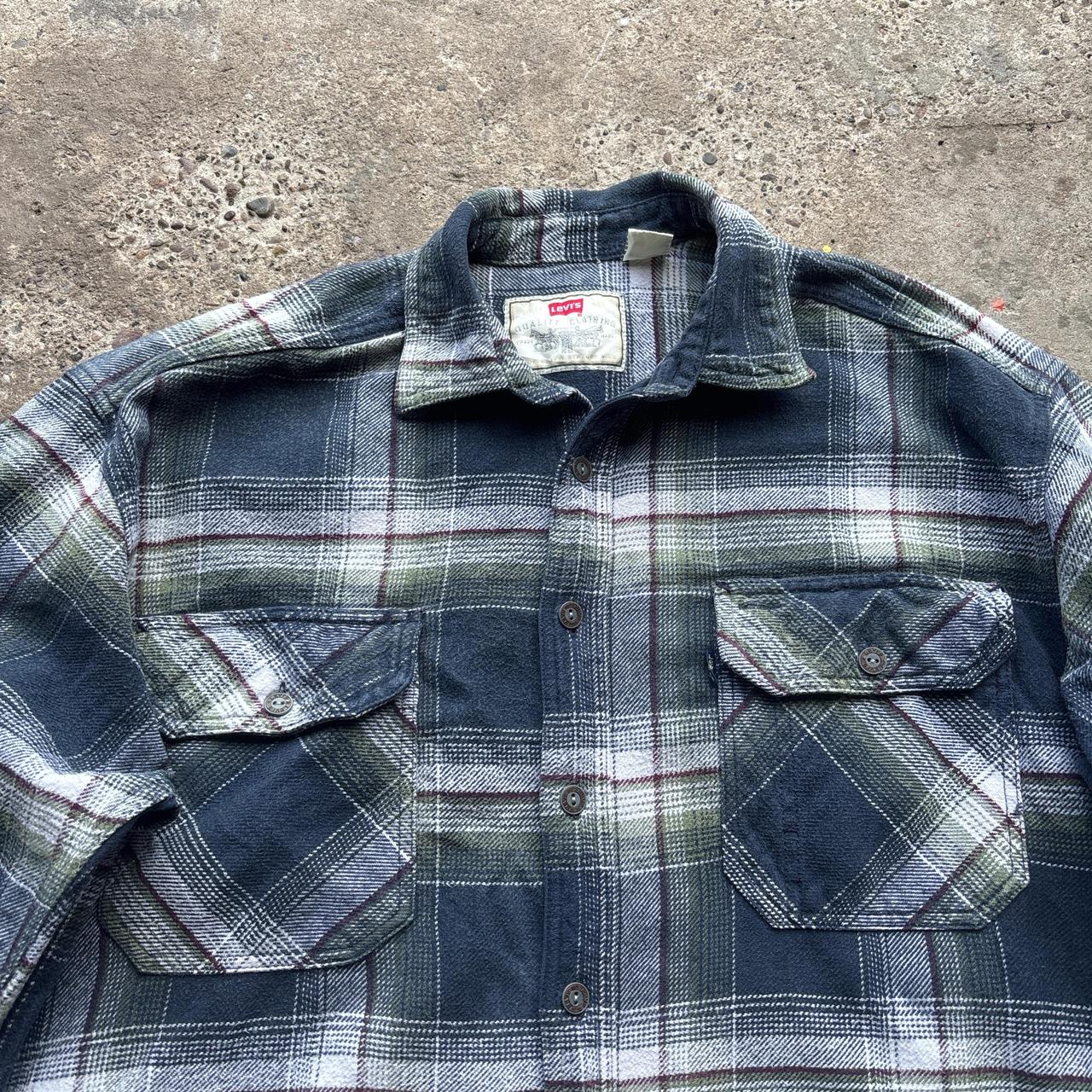 Vintage Navy and white Levi’s flannel shirt - L
