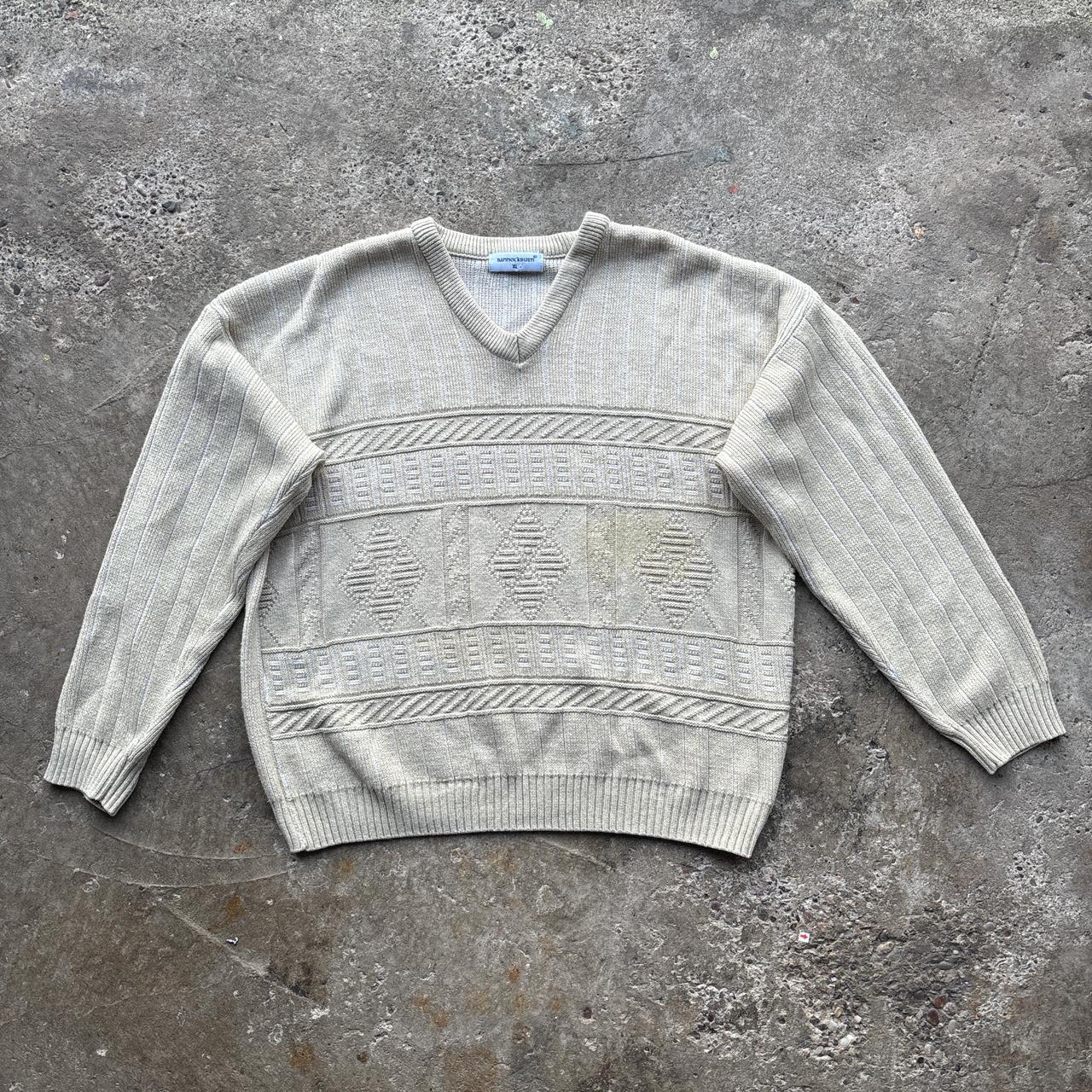 Cream striped / patterned knitted v-neck sweater