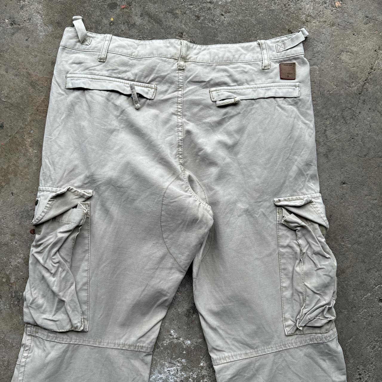Cream guess cargos