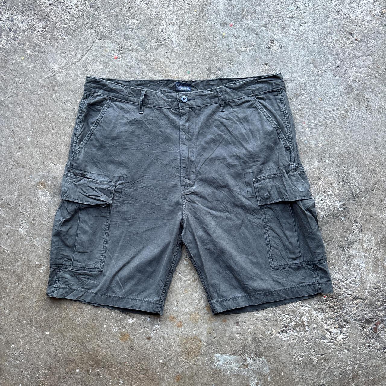 Grey Levi’s cargo shorts