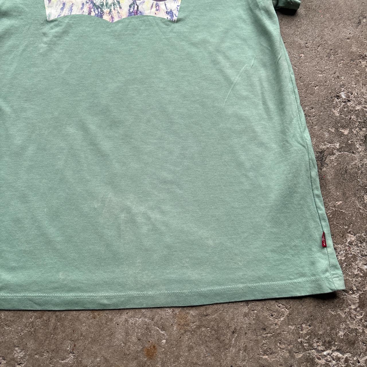 Green Levi’s t-shirt with nice logo print