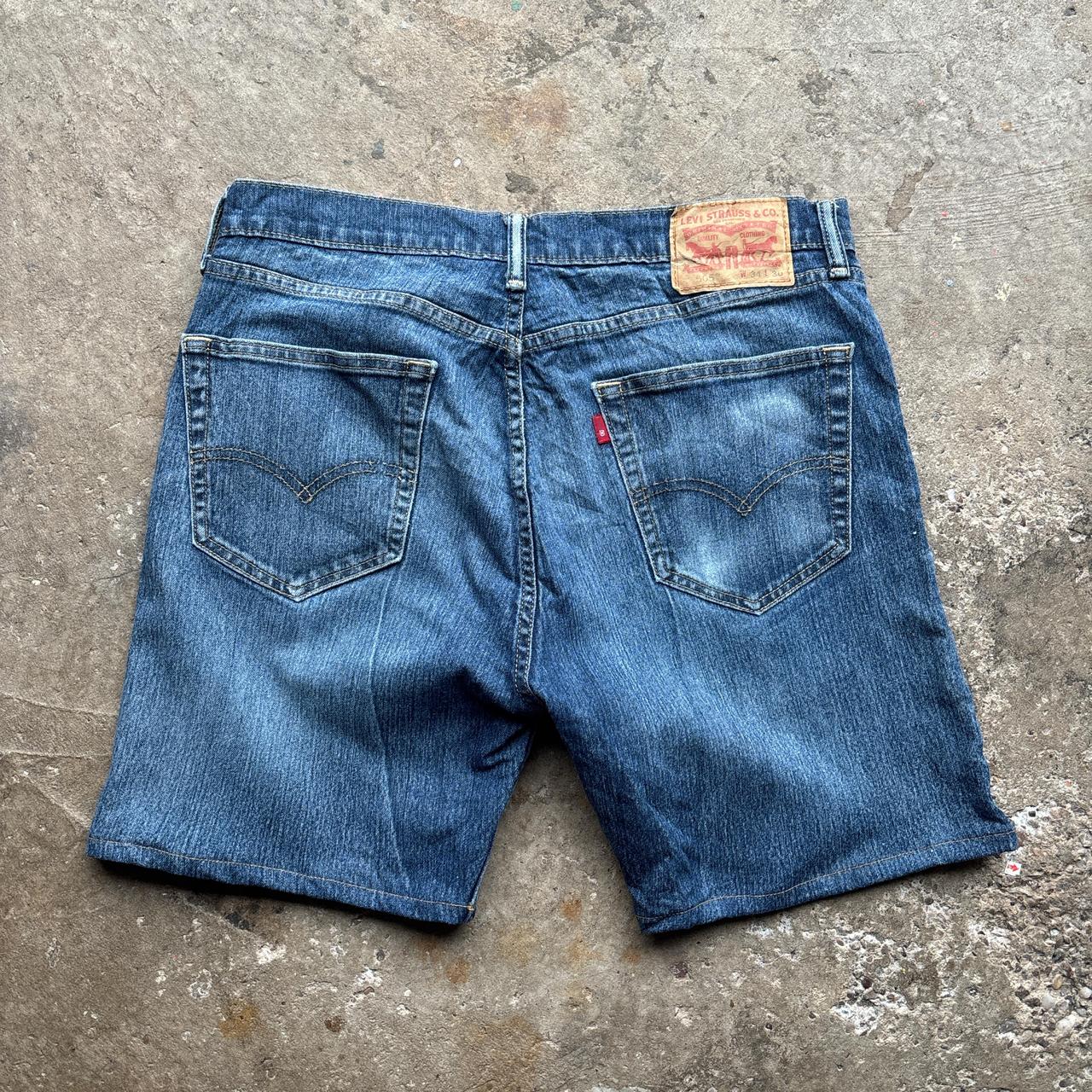 Blue denim Levi’s shorts