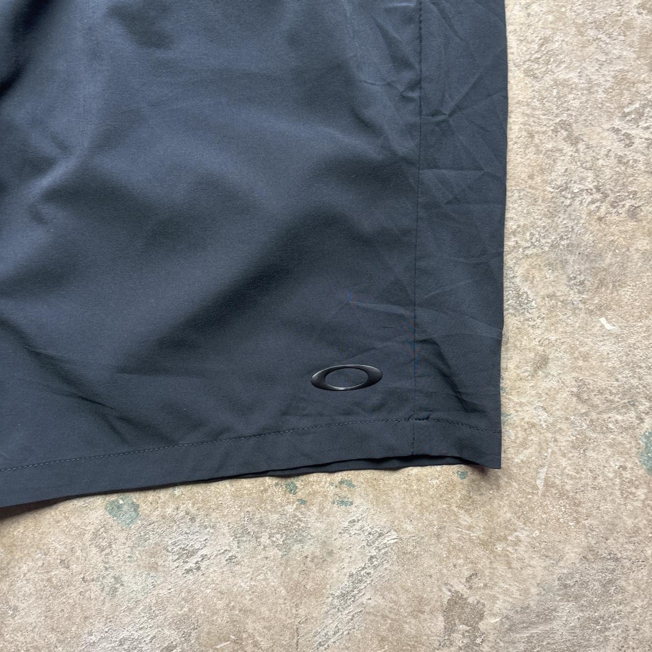 Cream Oakley shorts activewear - W38