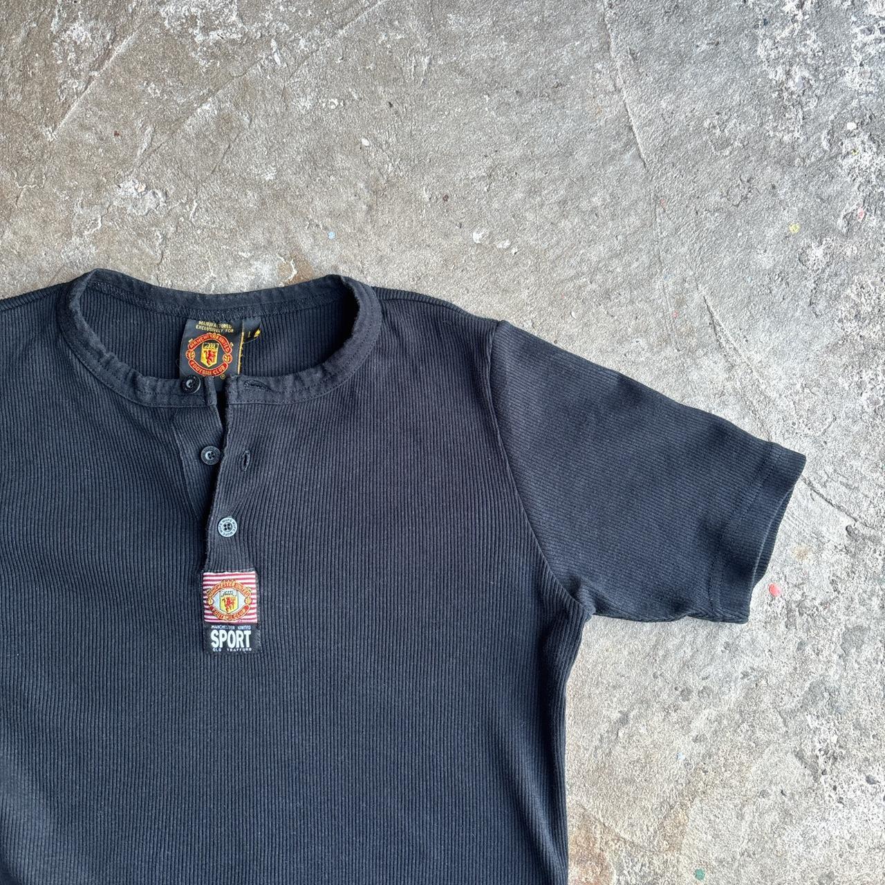 Vintage Manchester United Ribbed Black Buttom Up T-Shirt