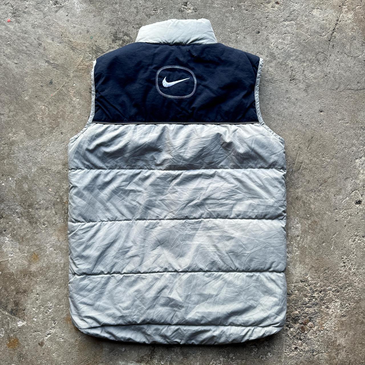 Vintage Nike puffer silver / grey gilet with soft navy lining