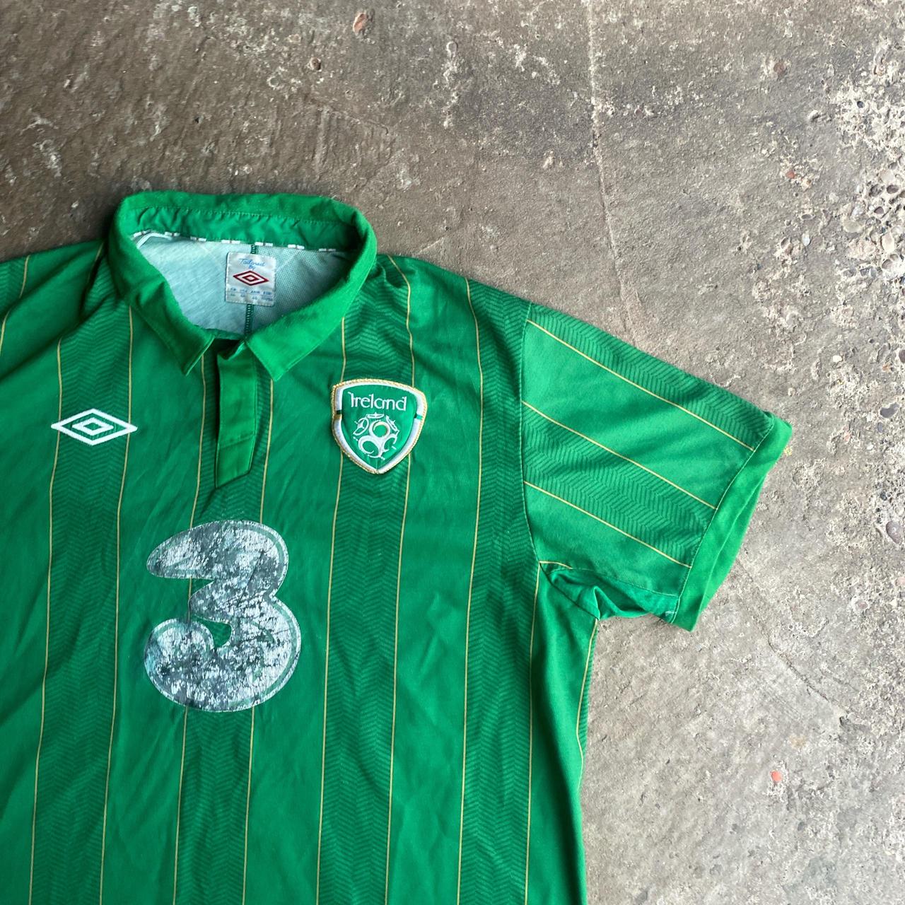 Green Republic of Ireland Umbro Football Shirt - L