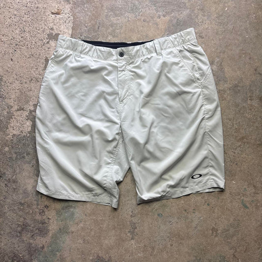 Cream Oakley shorts activewear - W40