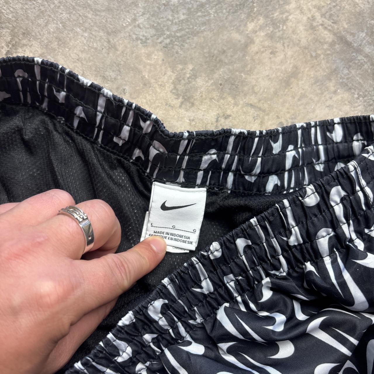 Black and white Nike swim trunks - L