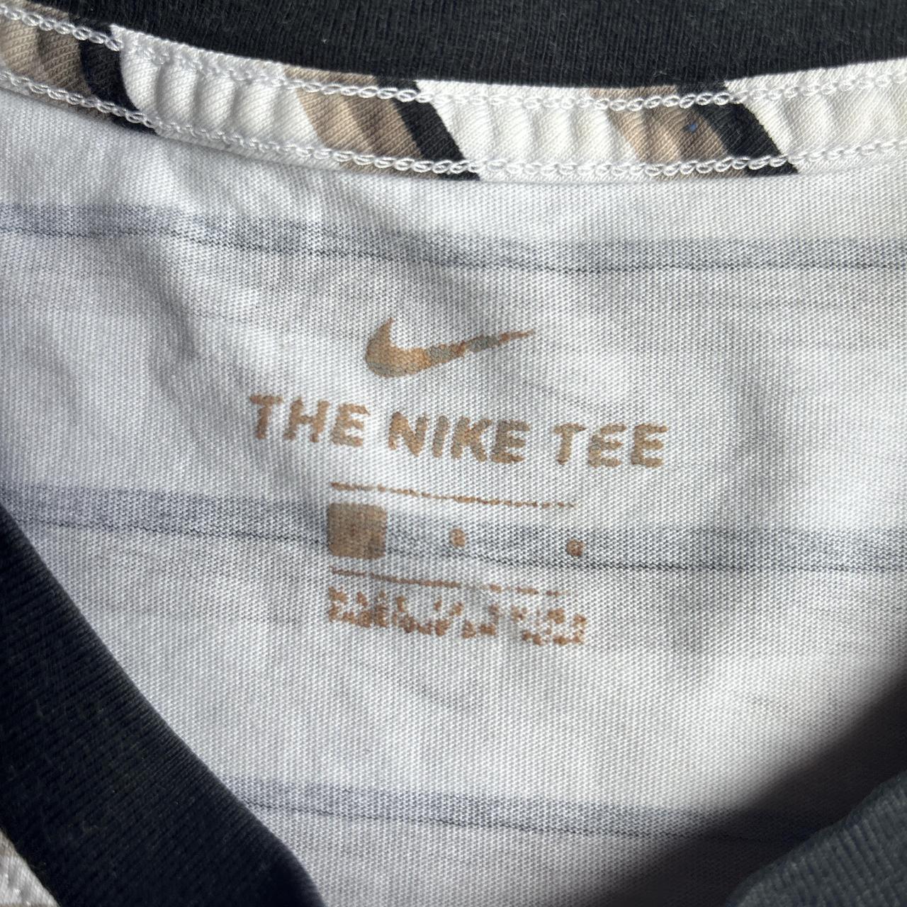 White Striped Nike Logo Design T-Shirt - L