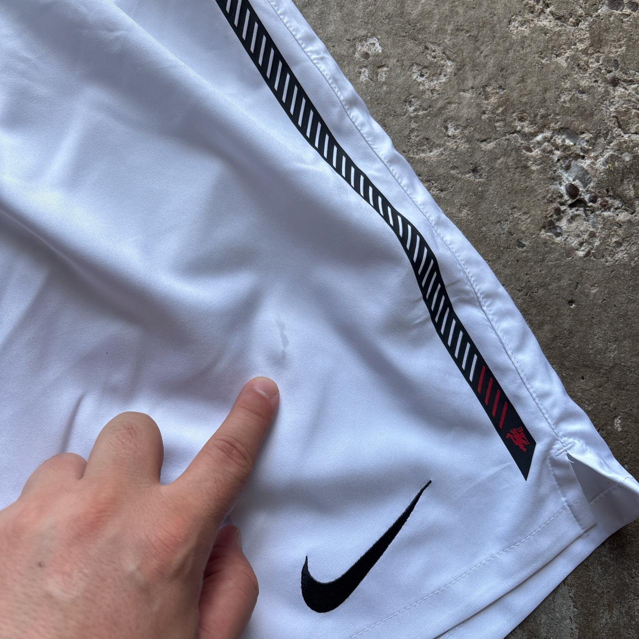 White Manchester United Nike football shorts - M