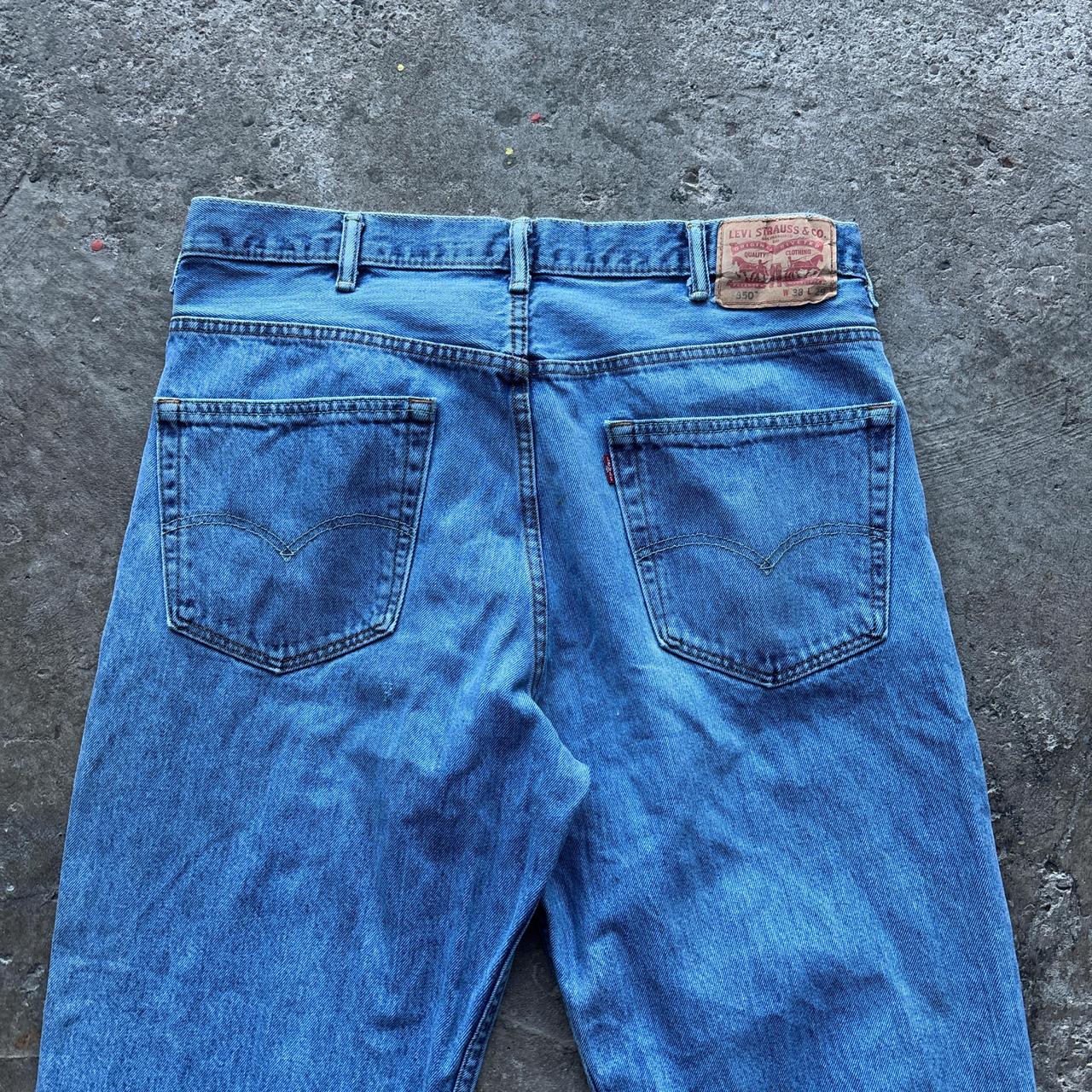Light blue denim Levi’s 550 jeans
