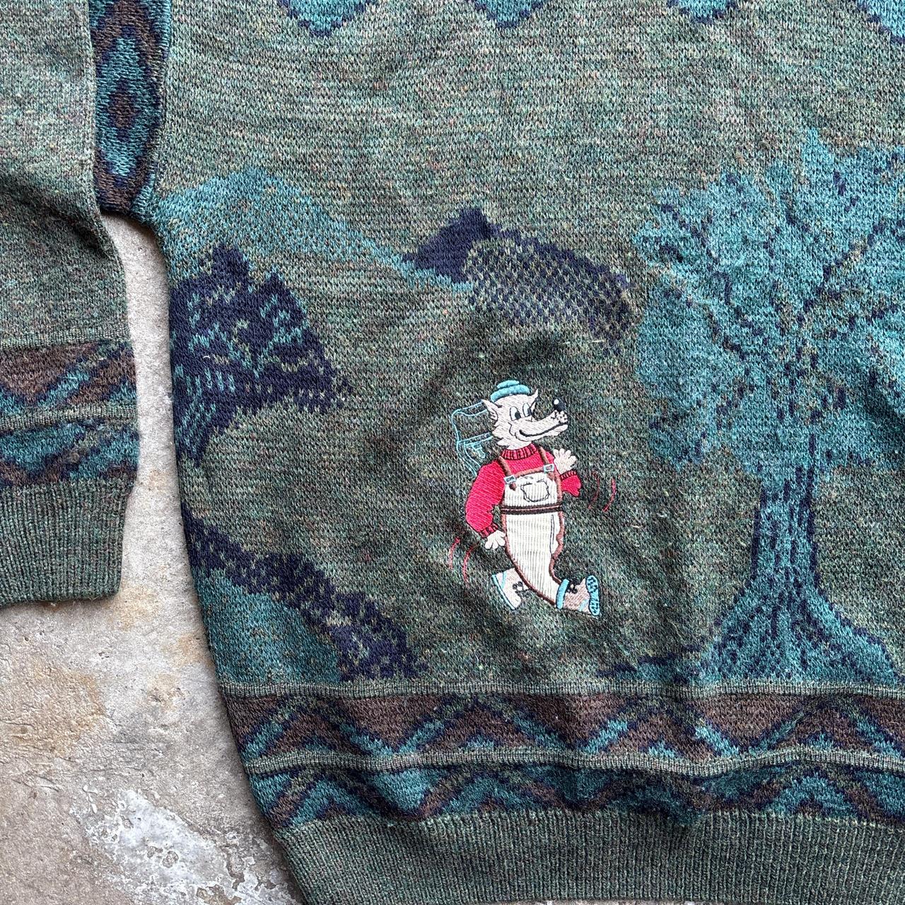 Beautiful dark green patterned ‘Him’ knitted sweater with stitched wolf design on