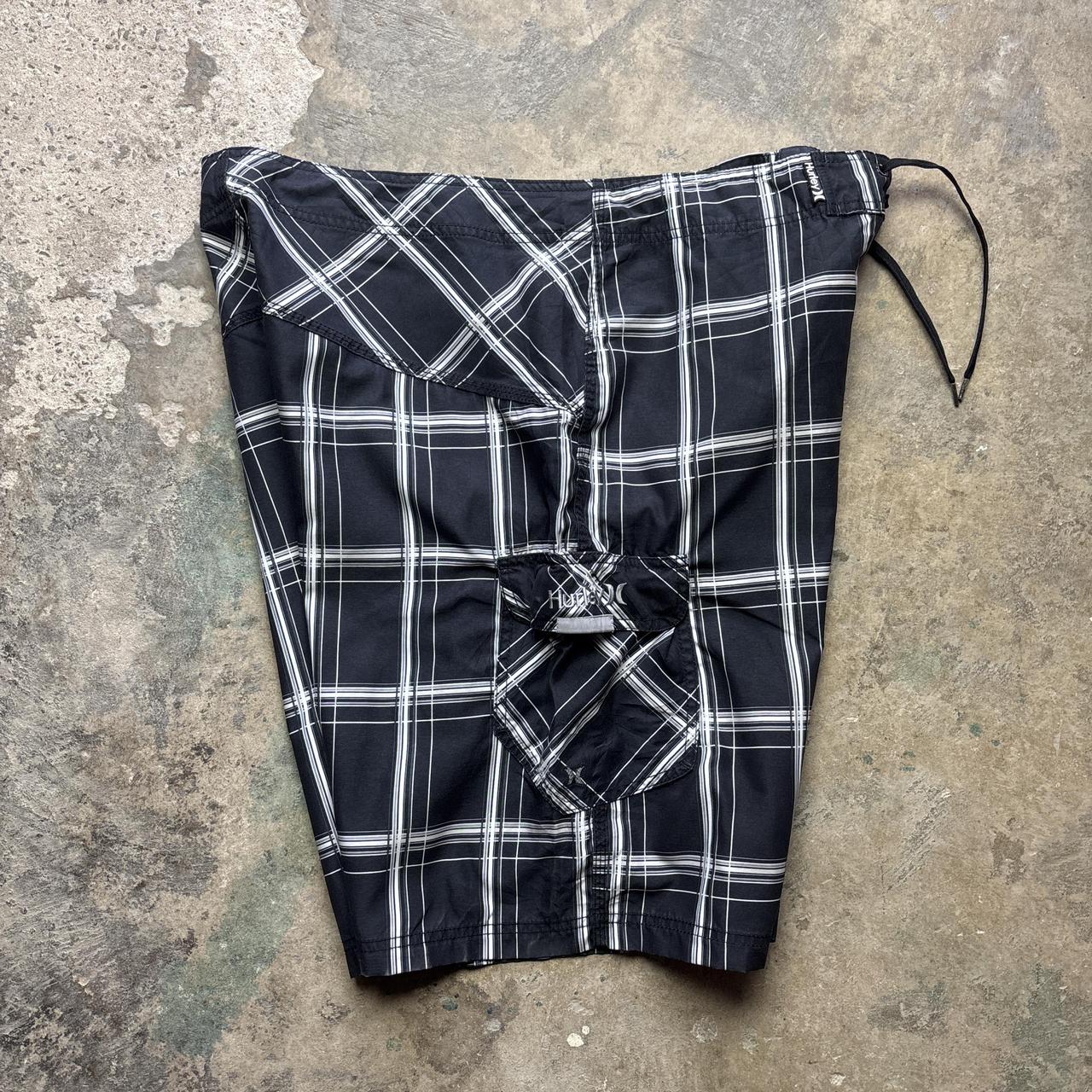 Black and grey chequered Hurley board shorts 00s - W38