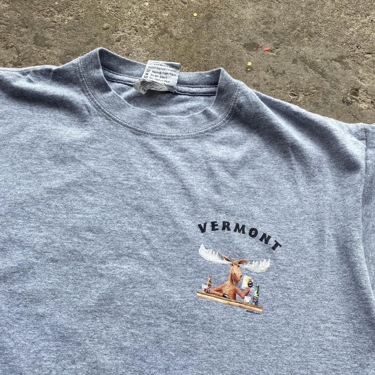 Grey 00s Vermont Moose graphic tee
