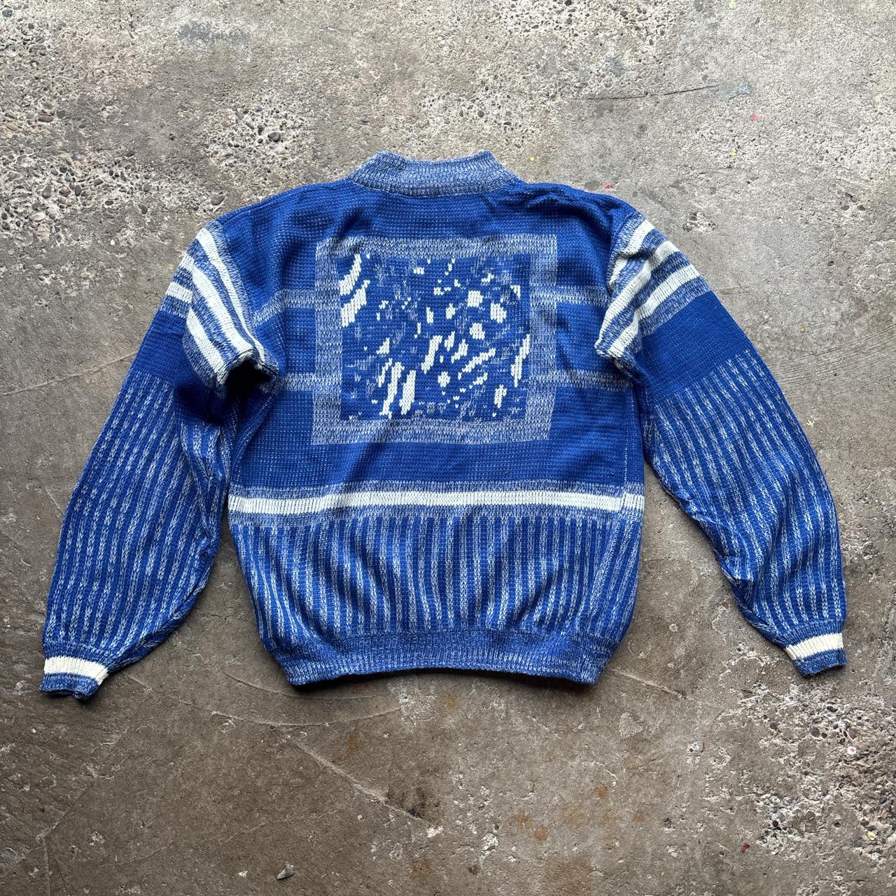 Vintage blue and white knitted sweater -  L