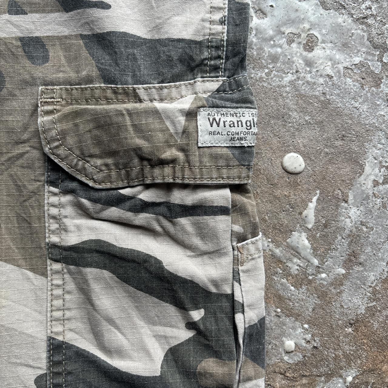Khaki Green Camo Wrangler Cargo Shorts - W42