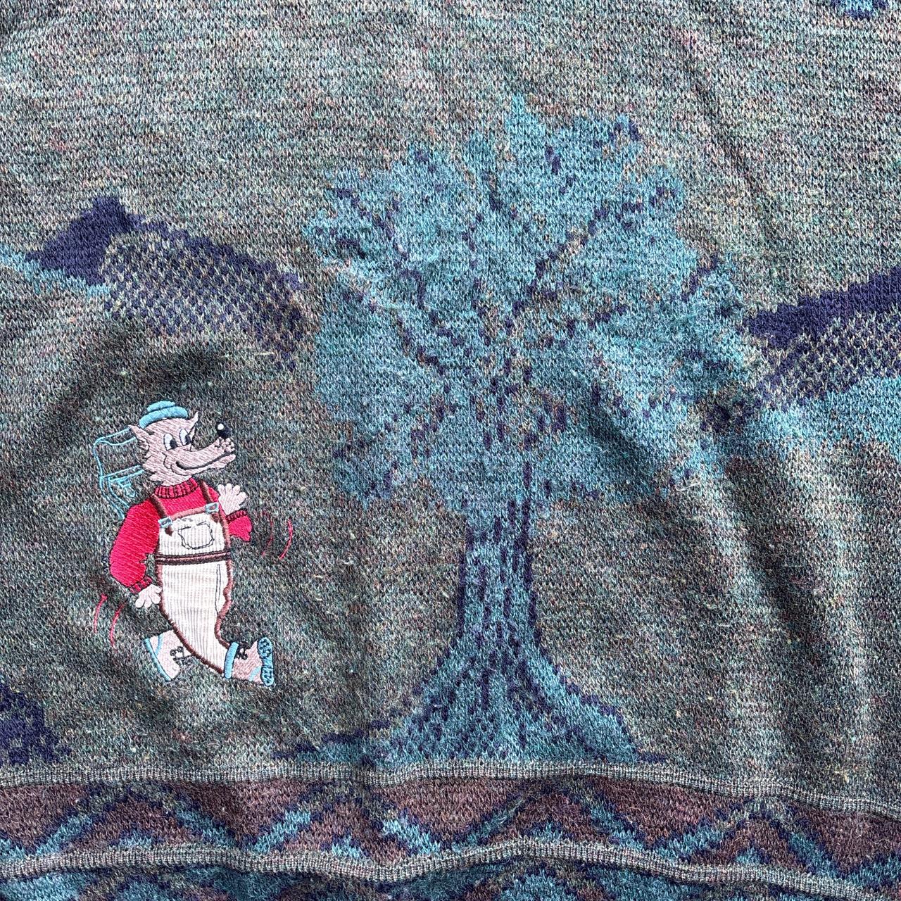 Beautiful dark green patterned ‘Him’ knitted sweater with stitched wolf design on