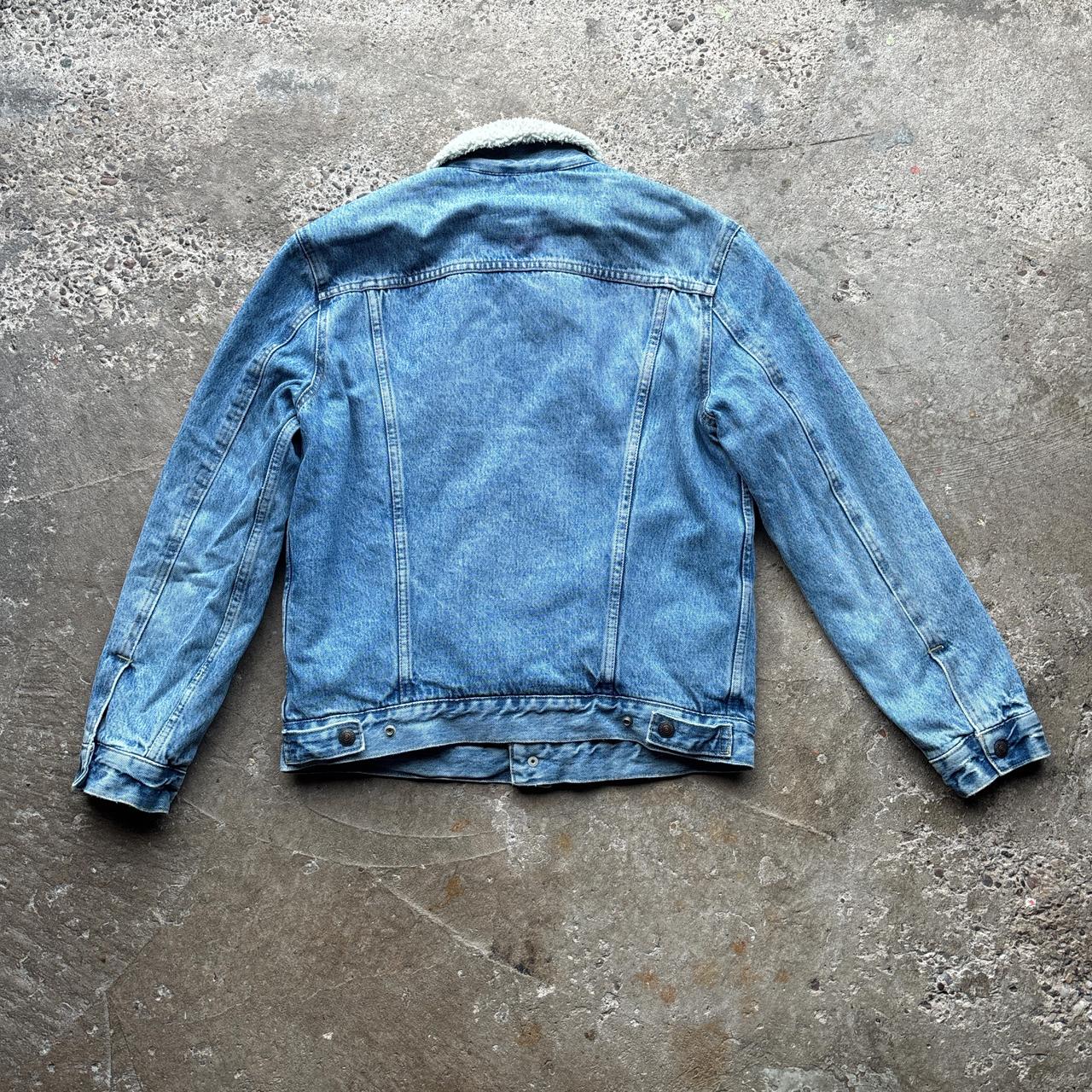 Blue Levi’s  jacket with Sherpa lining - M