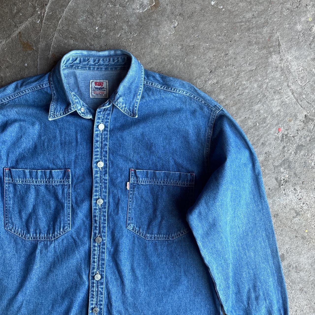 Blue Denim Levi’s Button Up Shirt - M