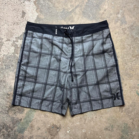 Black and grey chequered Hurley board shorts 00s - W38