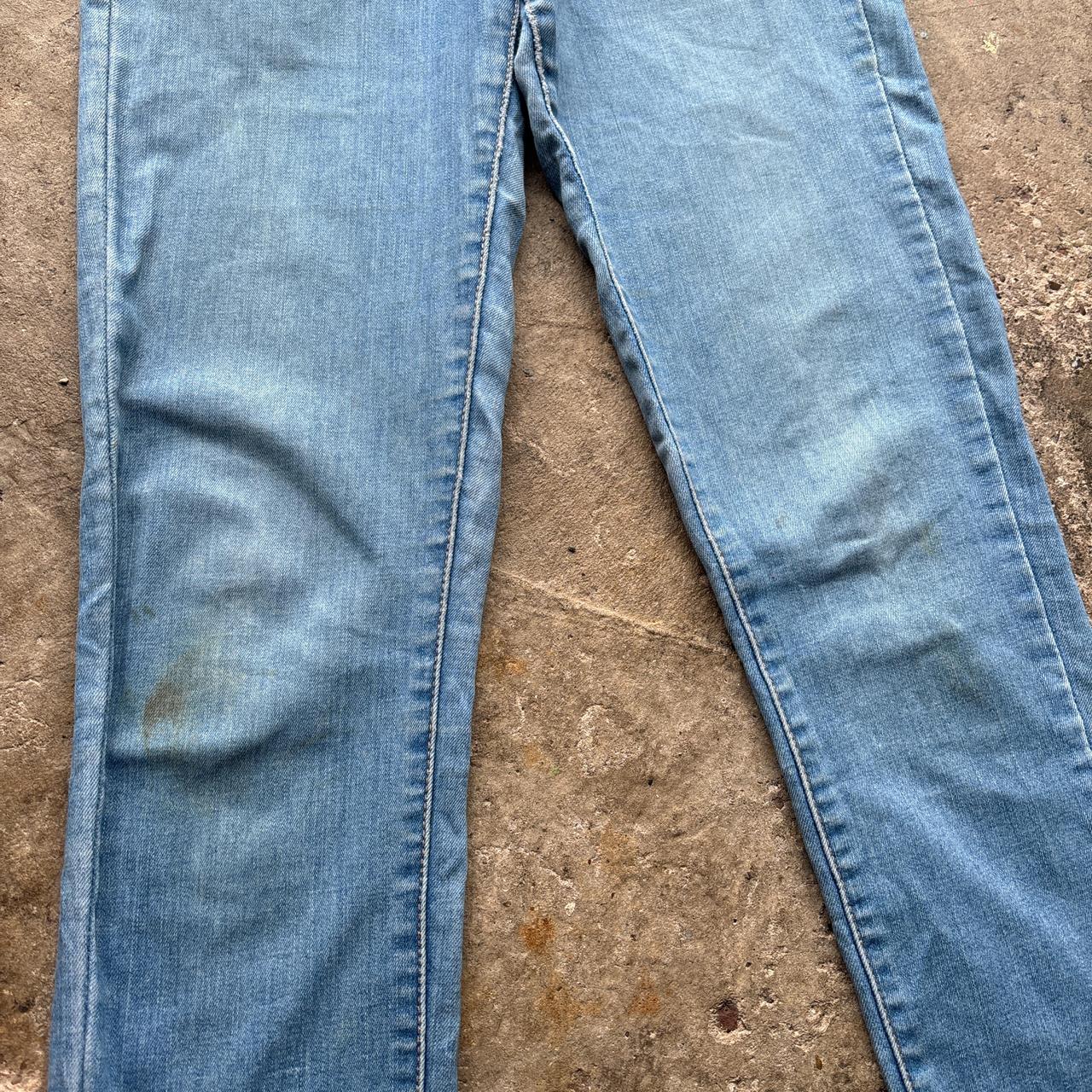 Blue Levi’s denim jeans