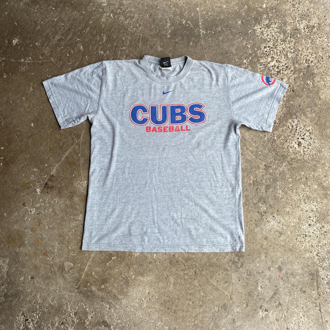 Grey Nike Chicago Cubs Graphic T-Shirt - L (women’s)