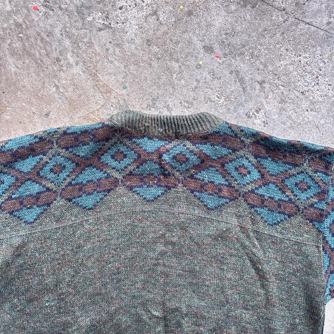 Beautiful dark green patterned ‘Him’ knitted sweater with stitched wolf design on