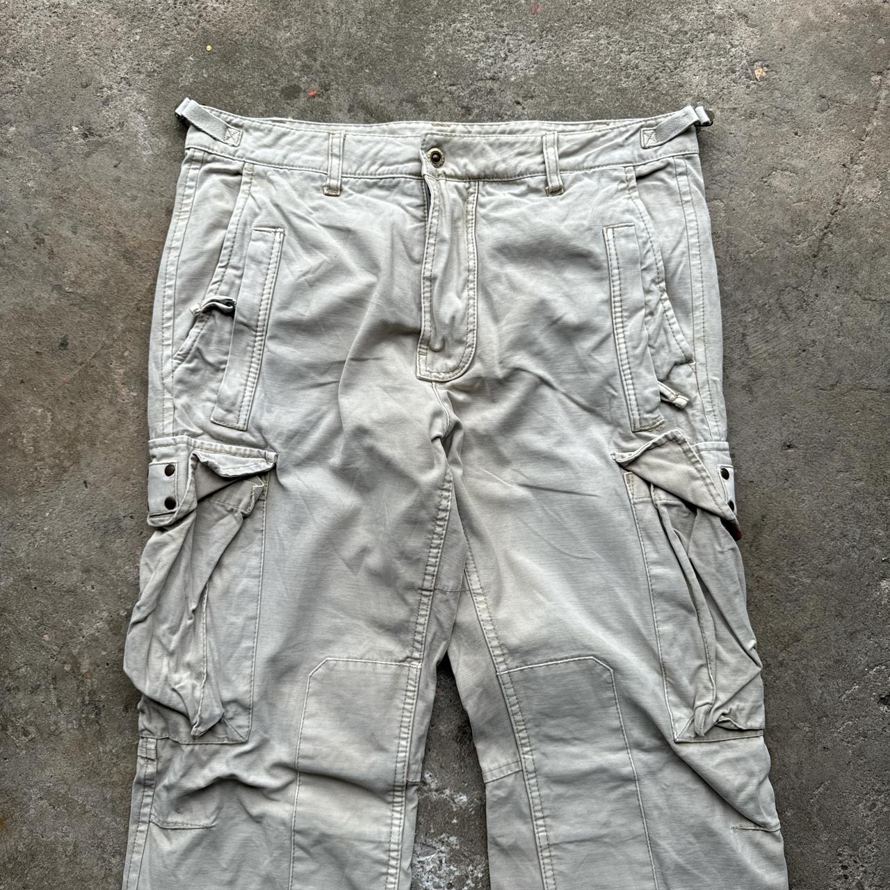 Cream guess cargos