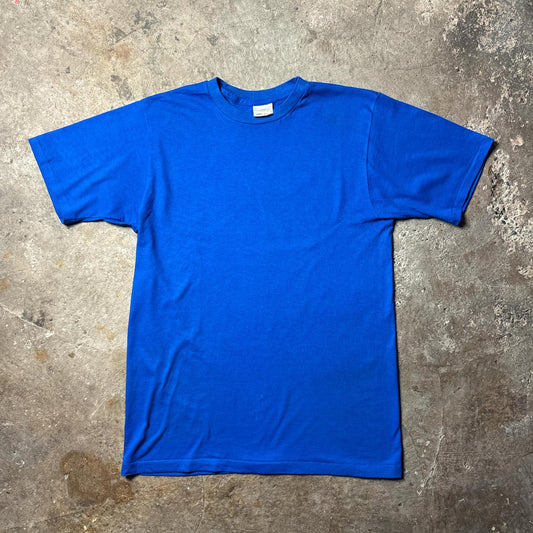 00s Blue graphic tee with ‘Muddy Trail Fun Run’ graphic at the back