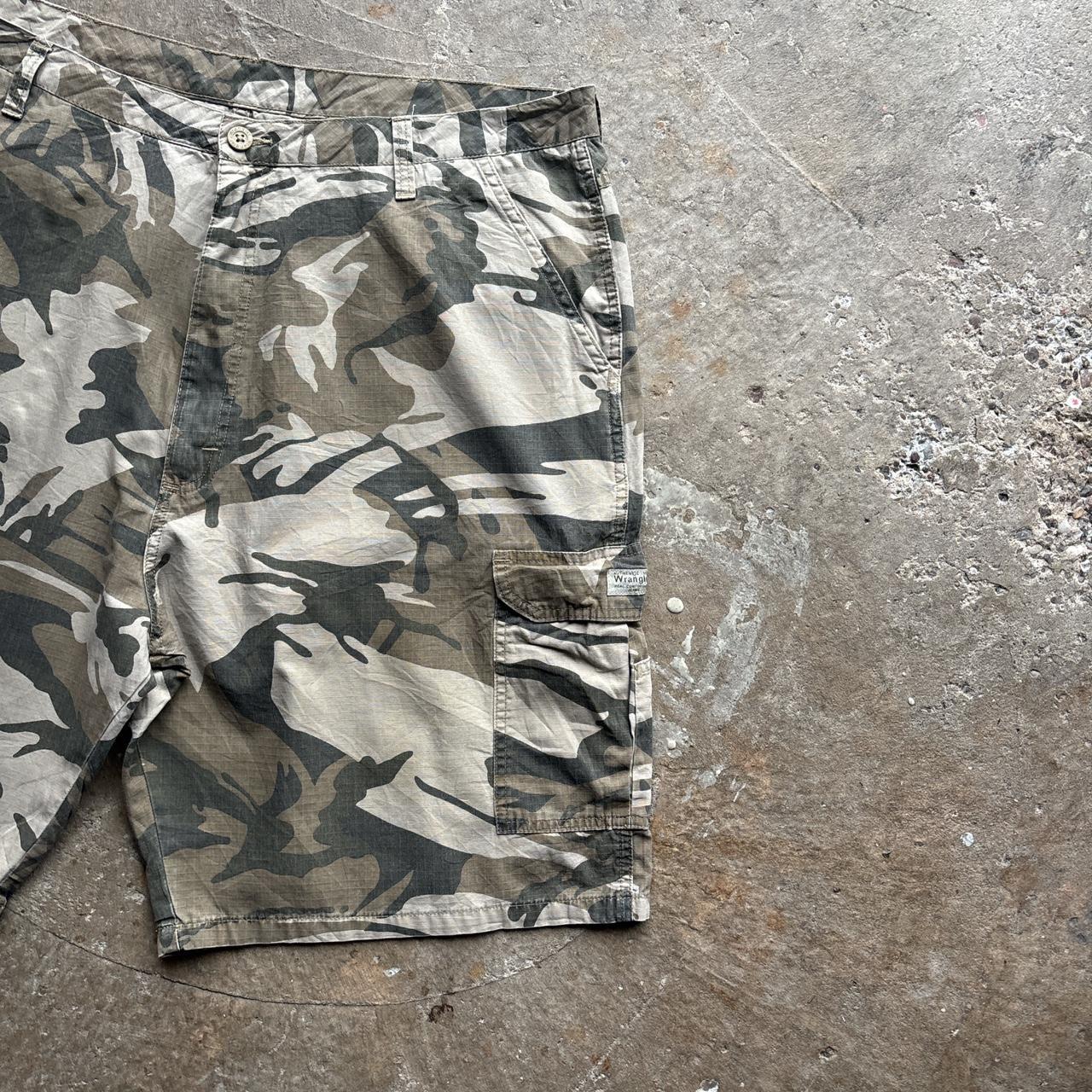 Khaki Green Camo Wrangler Cargo Shorts - W42
