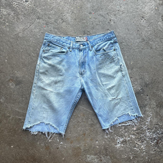 Distressed blue Levi’s cut off shorts