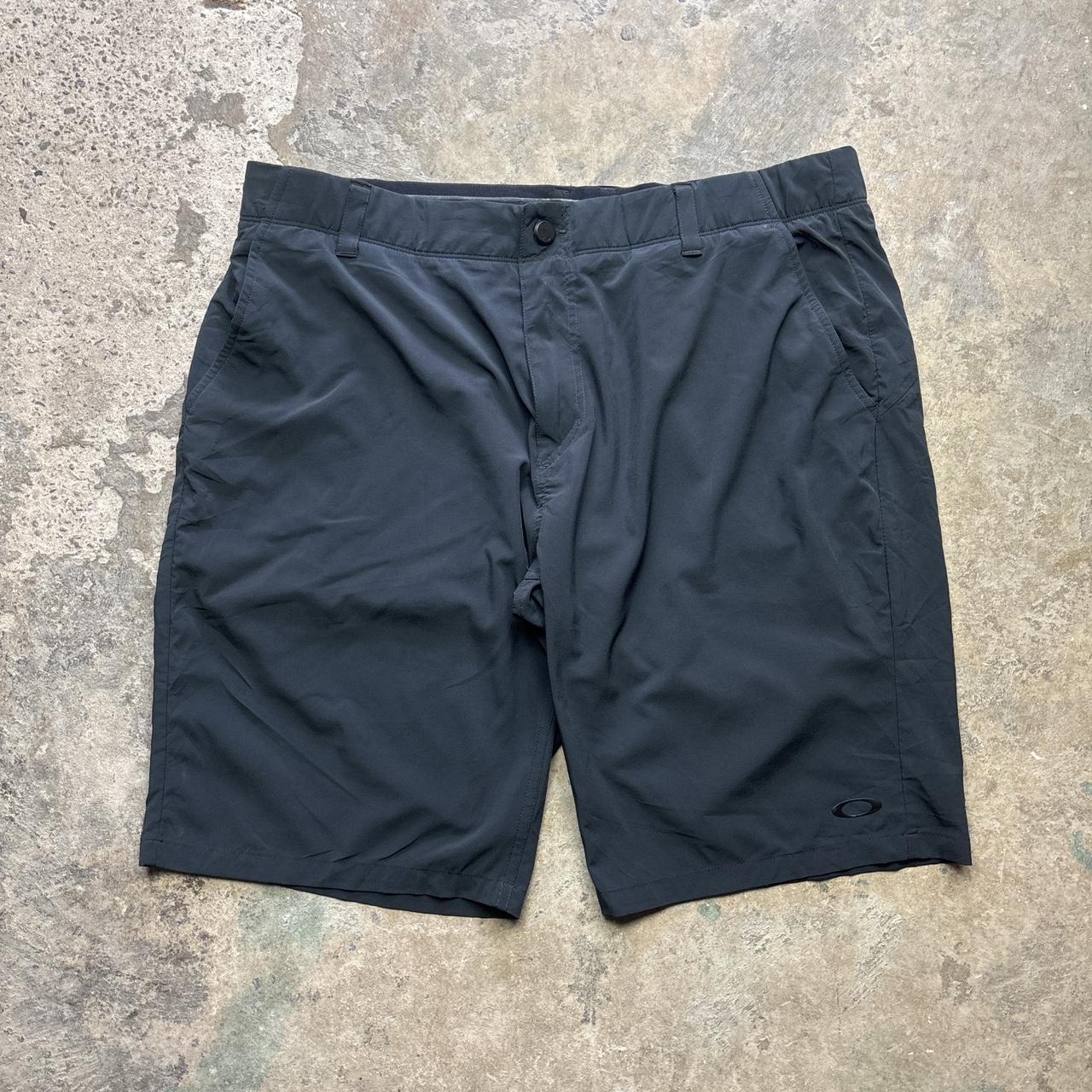 Cream Oakley shorts activewear - W38