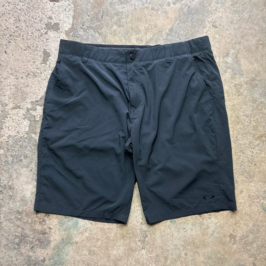 Cream Oakley shorts activewear - W38