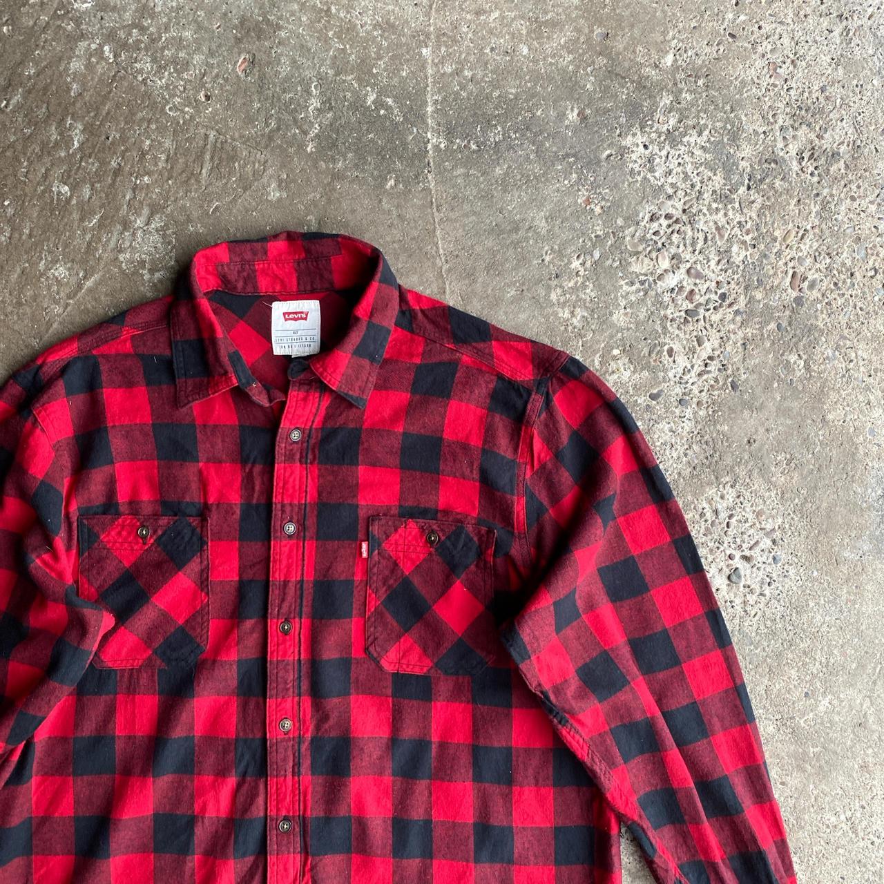 Red & Black Checkered Levis Flannel Shirt - XL