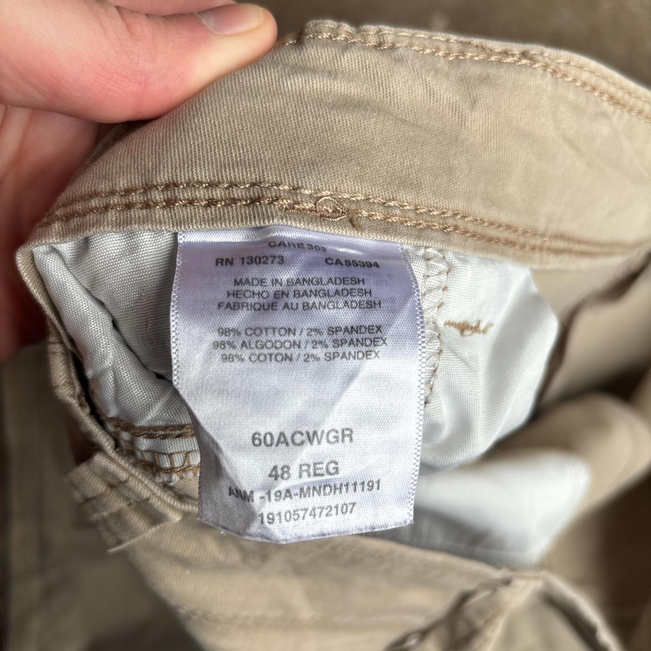 Wrangler Cream/Khaki Cargo Shorts w/ Relaxed Fit