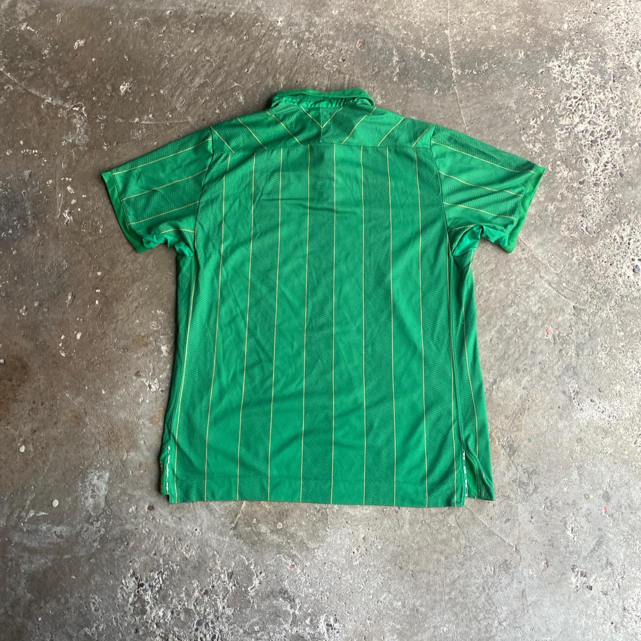 Green Republic of Ireland Umbro Football Shirt - L