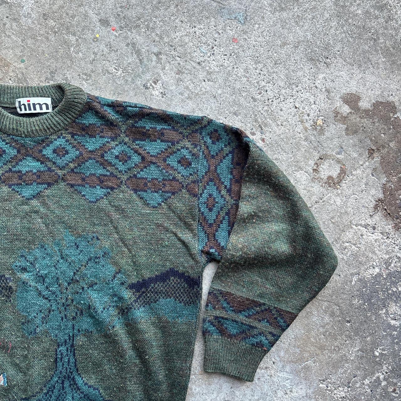 Beautiful dark green patterned ‘Him’ knitted sweater with stitched wolf design on