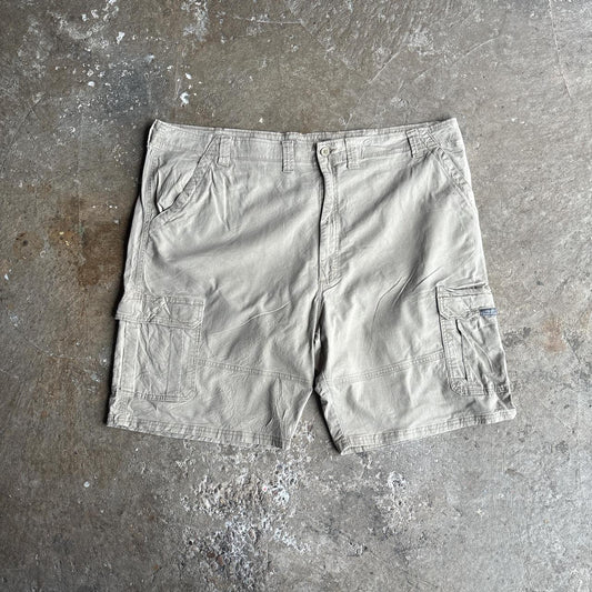 Wrangler Cream/Khaki Cargo Shorts w/ Relaxed Fit