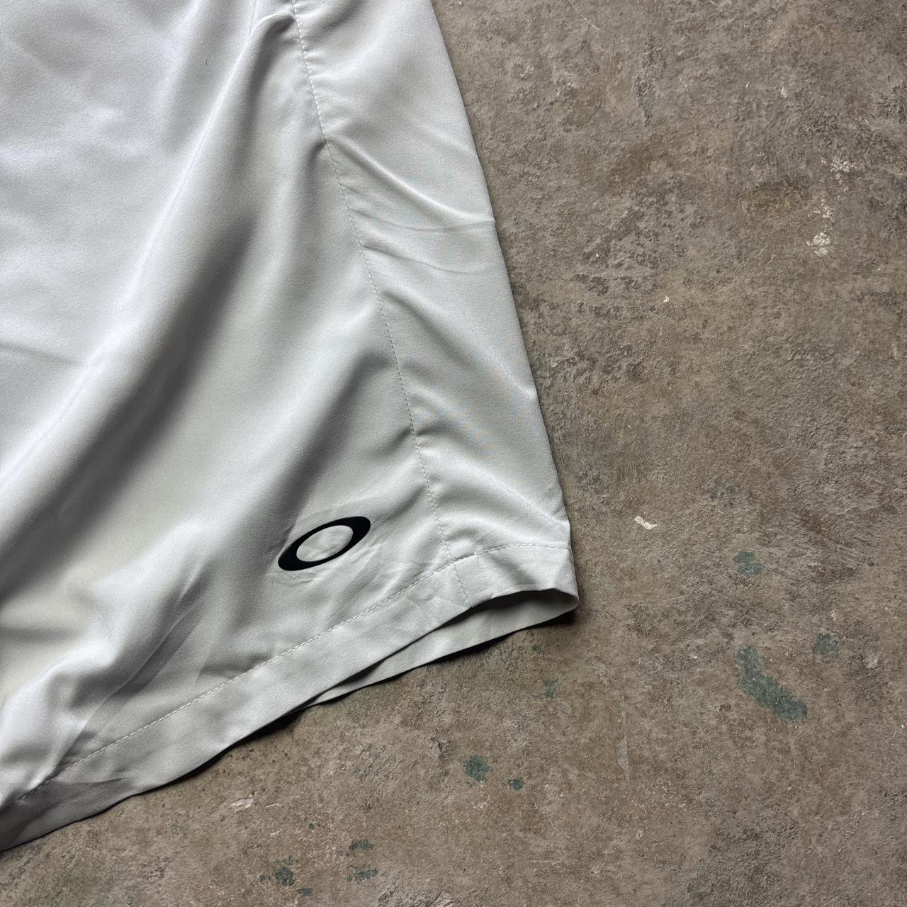 Cream Oakley shorts activewear - W40