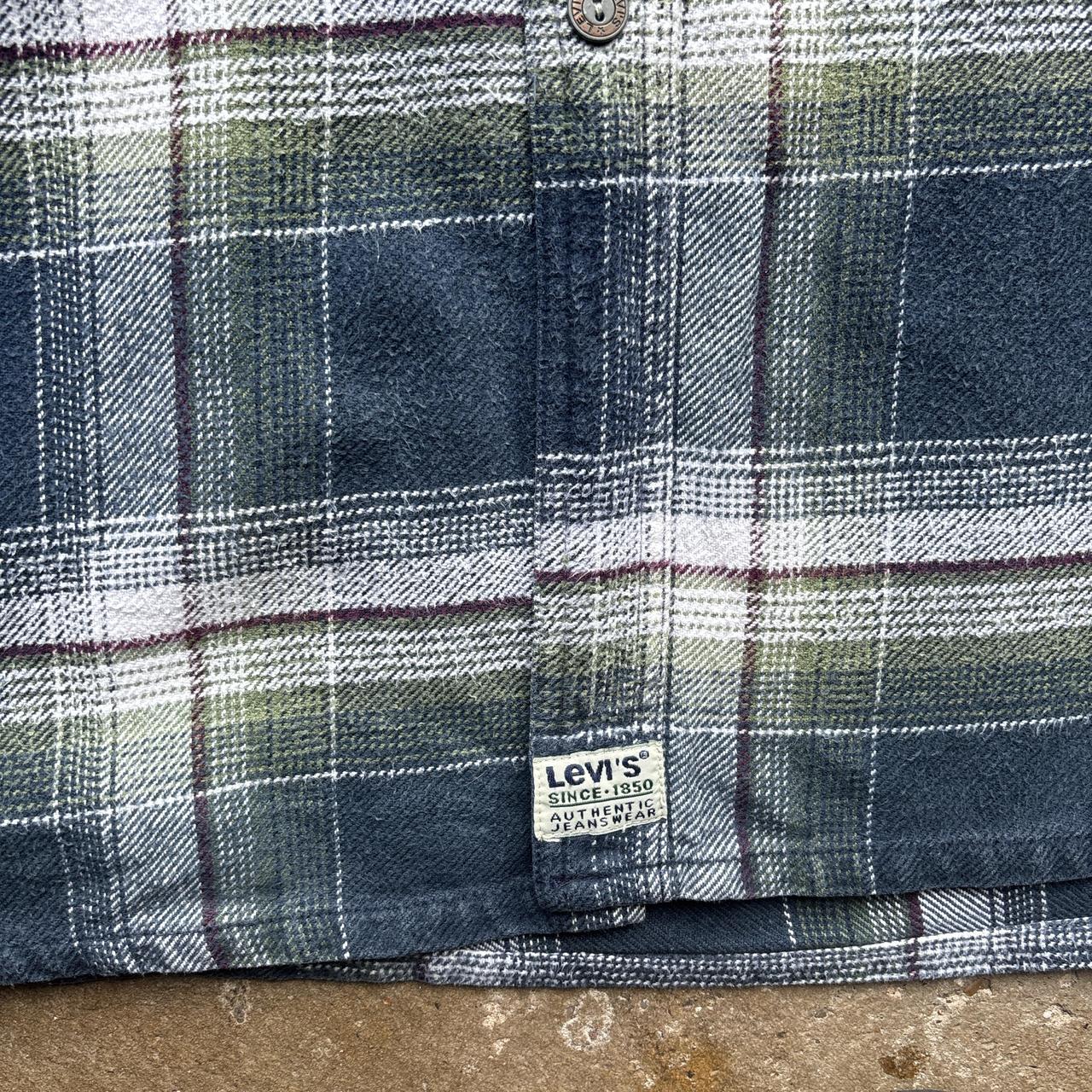 Vintage Navy and white Levi’s flannel shirt - L