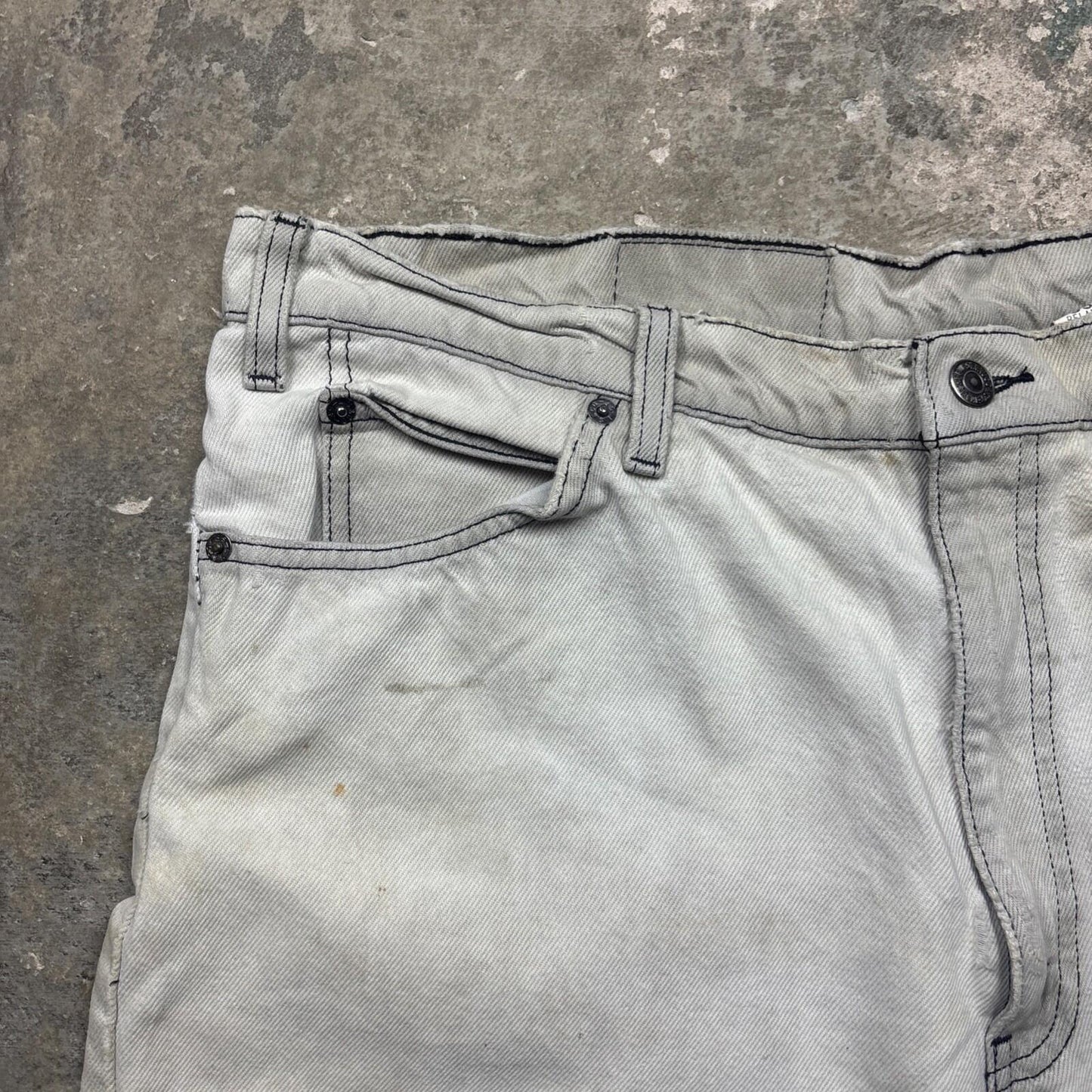 White Levi’s 550 Denim Relaxed Fit Jean Shorts | W38"
