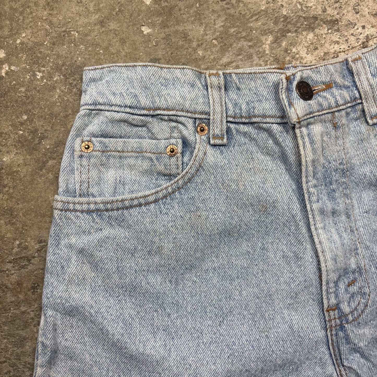 Light Blue Denim Levi’s 550 Cut Off Jean Shorts | W31"