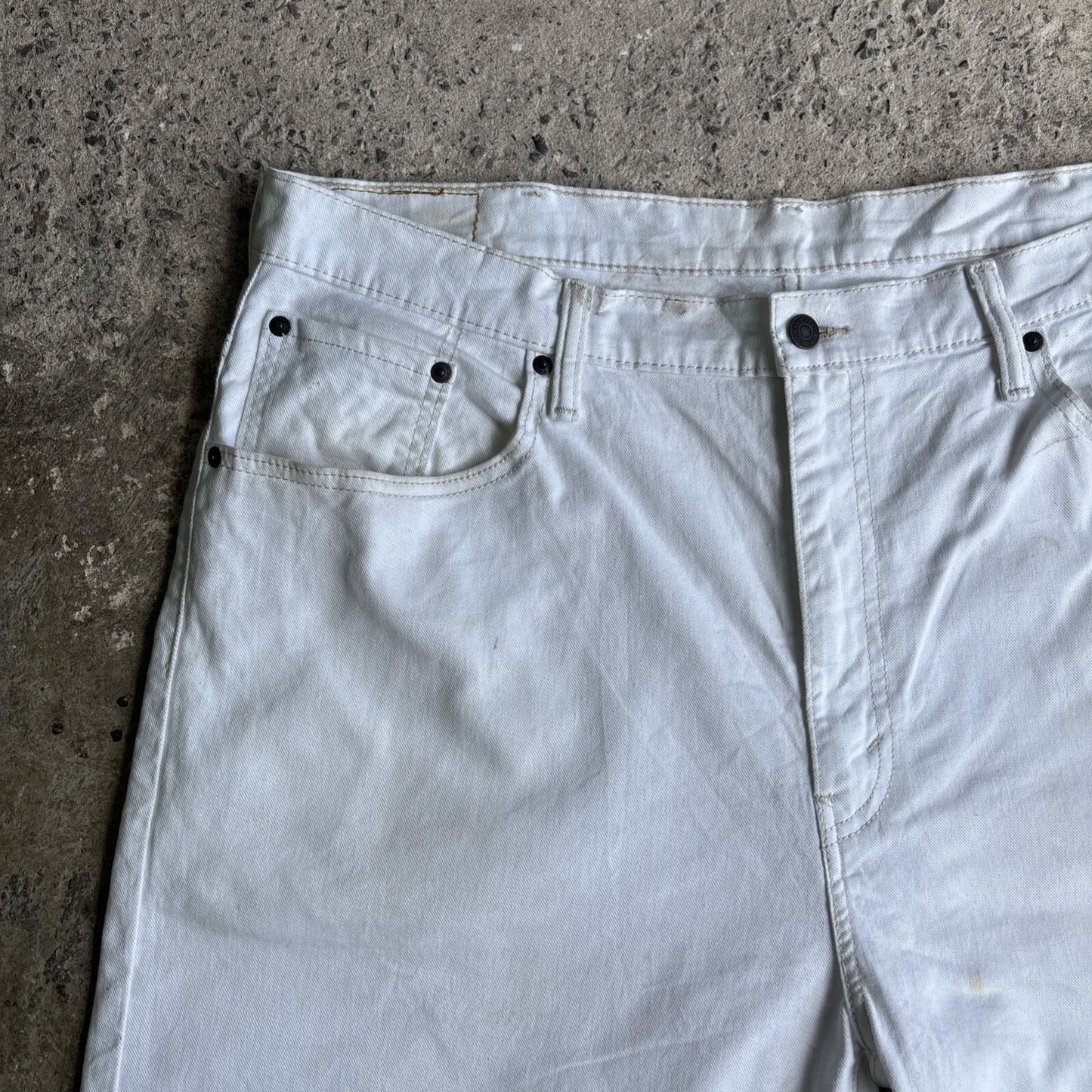 White Levis 569 Denim Jean Shorts | W40"