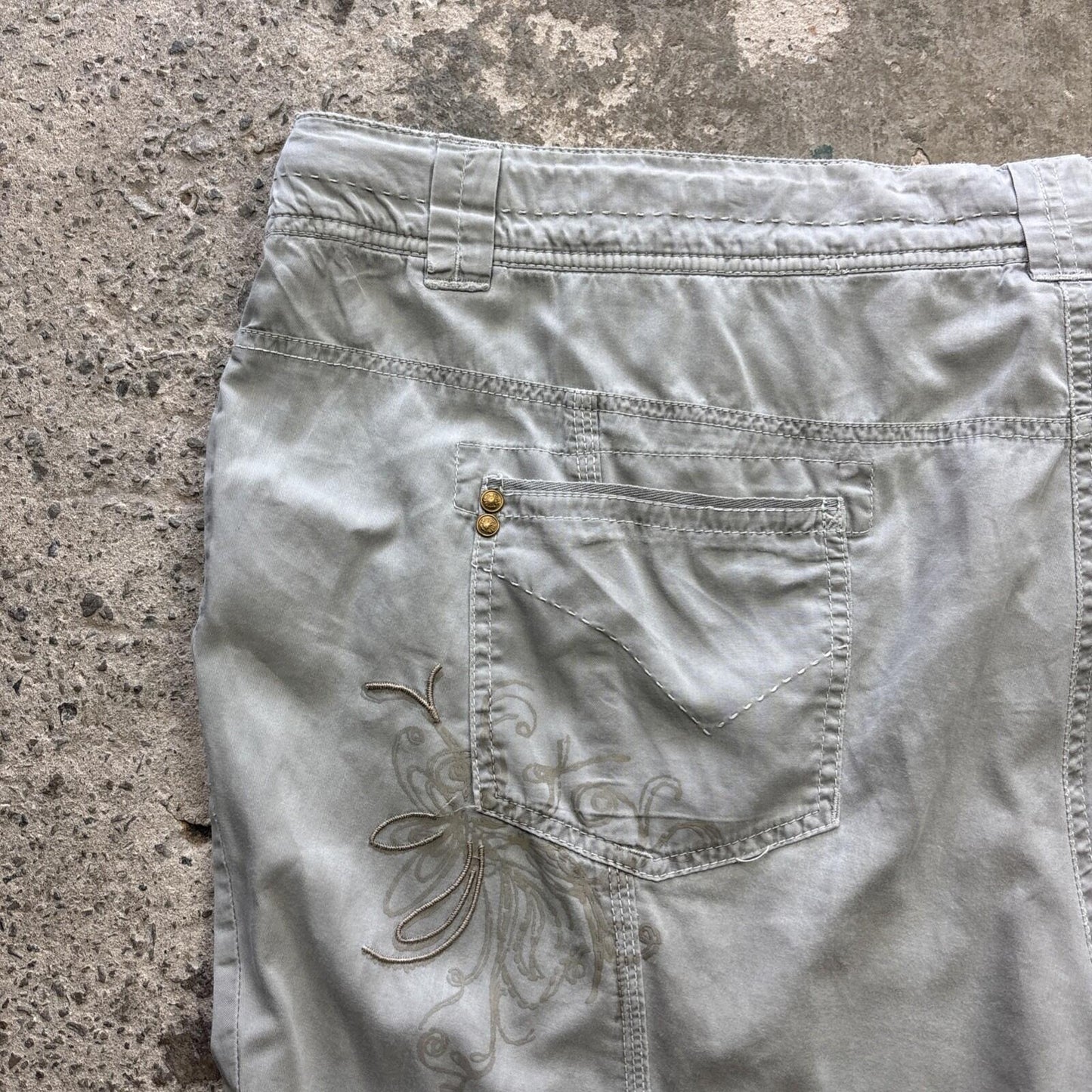 Grey Y2K 3/4 Length Shorts - Size 24