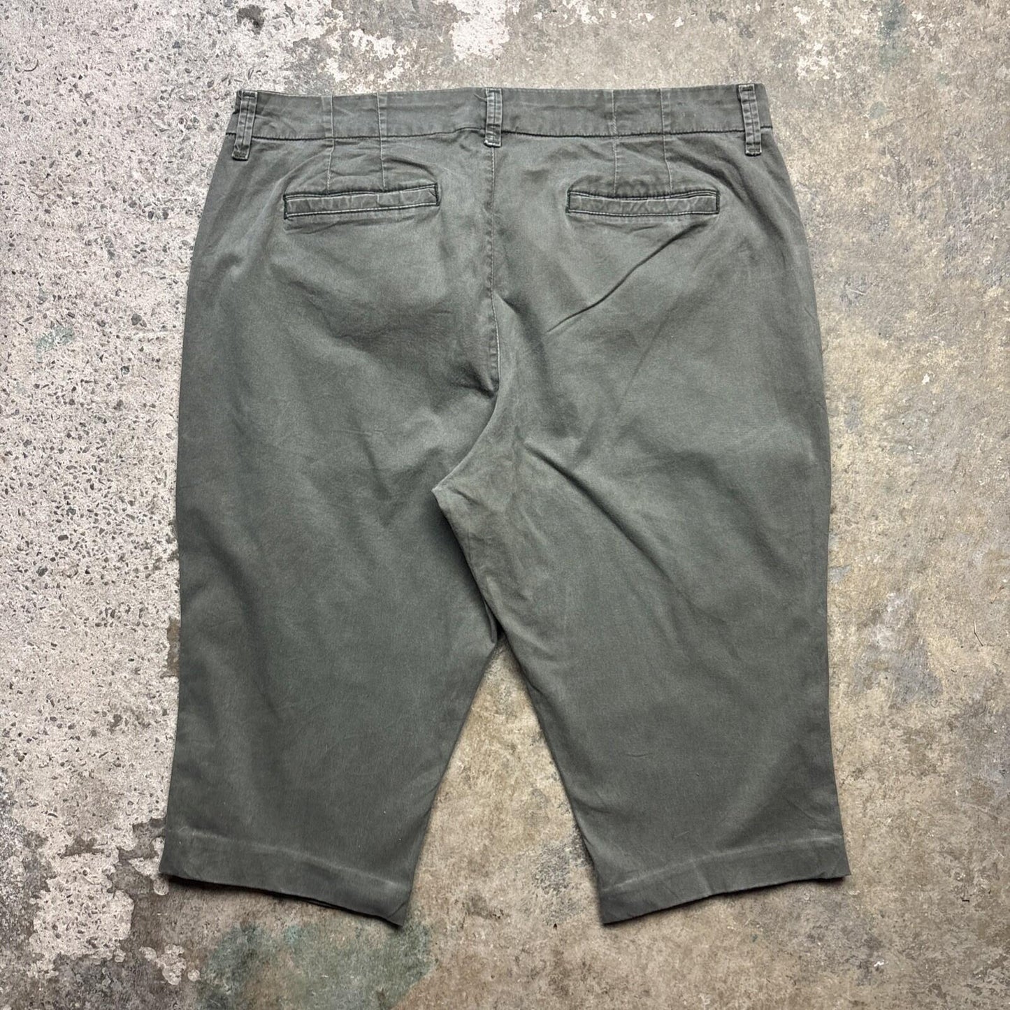 Khaki Green Lee Women’s Capri Shorts | Size 16