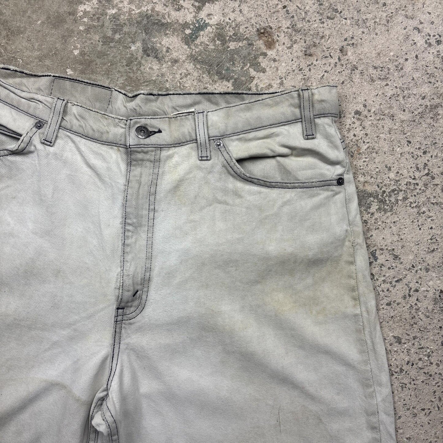 White Levi’s 550 Denim Relaxed Fit Jean Shorts | W38"