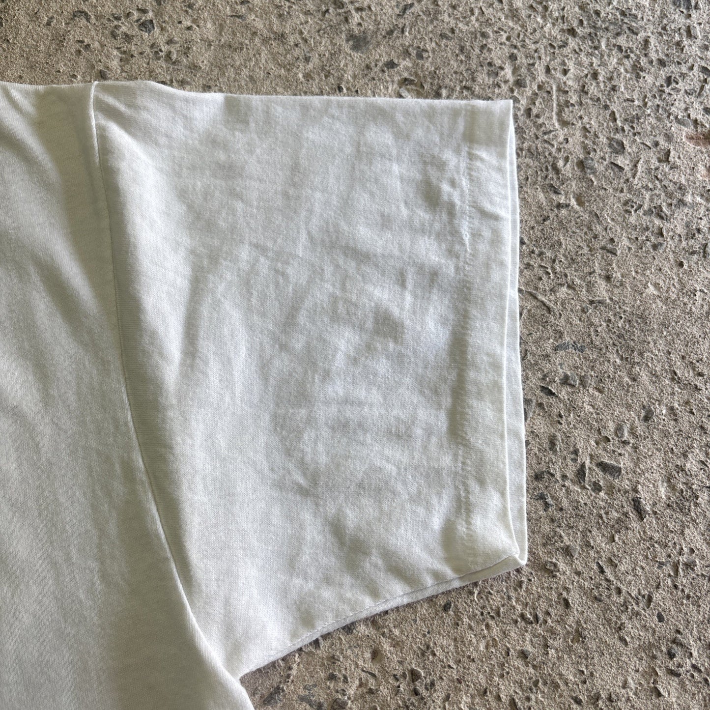 Vintage White 95’ Graphic Volleyball Single Stitch T-Shirt | Size L