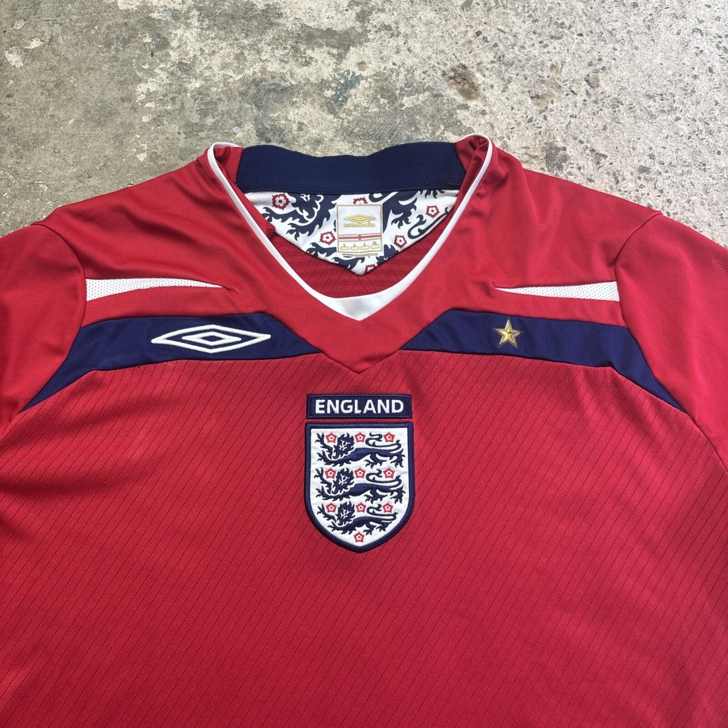 Red Umbro 2008/10 England Away Football Shirt | Size: L