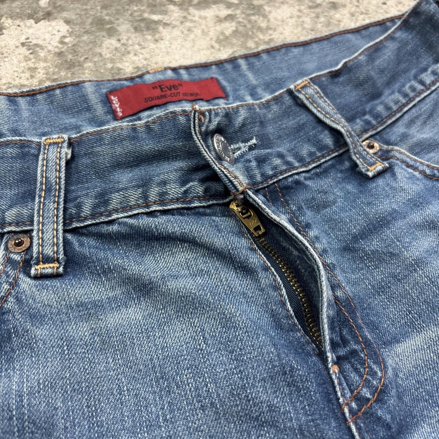 Textured Blue Women’s Levis 557 Cut Off Jean Shorts | W30"