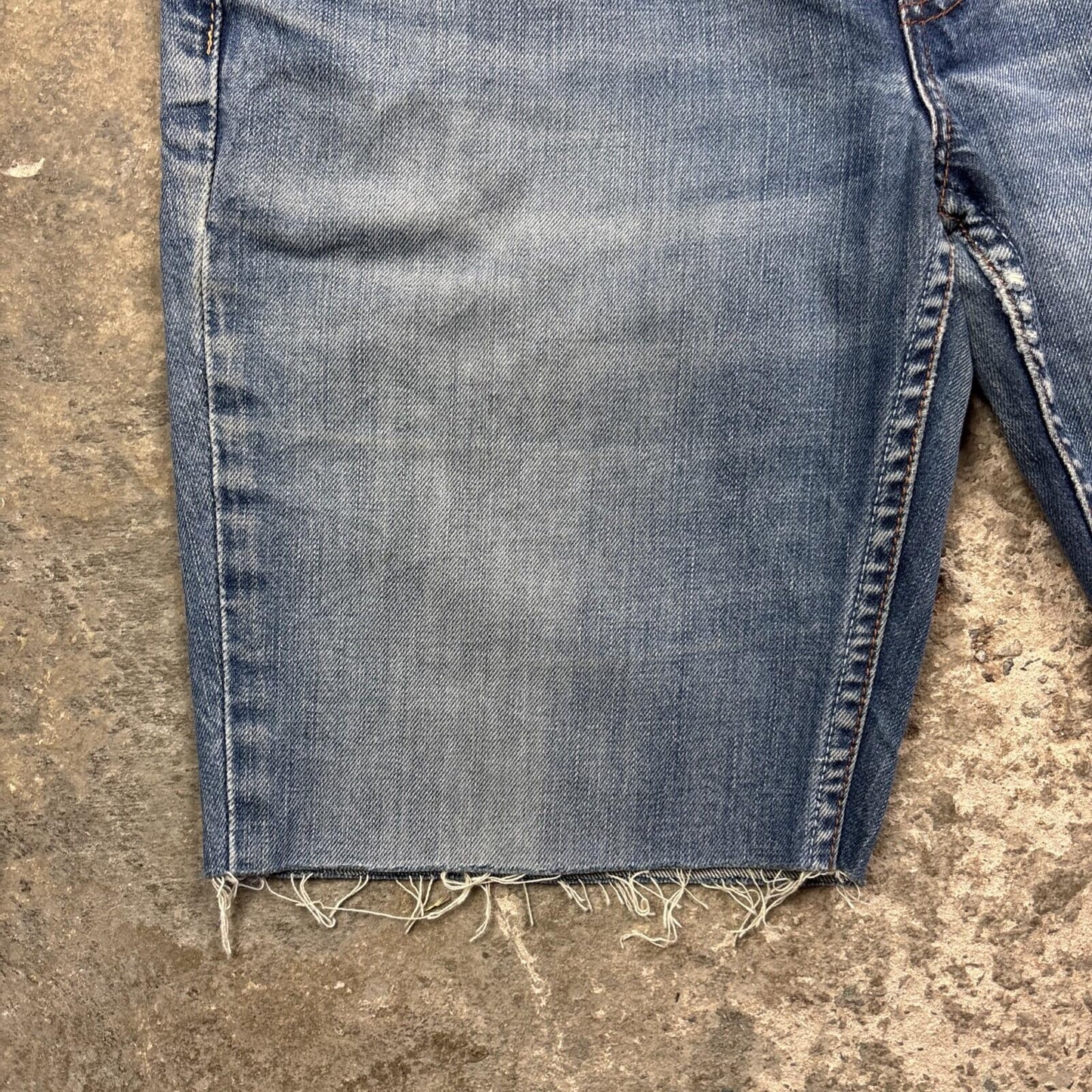 Textured Blue Women’s Levis 557 Cut Off Jean Shorts | W30"